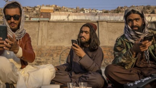 Afganistan Savunma Bakanlığı akıllı telefon kullanımını yasakladı