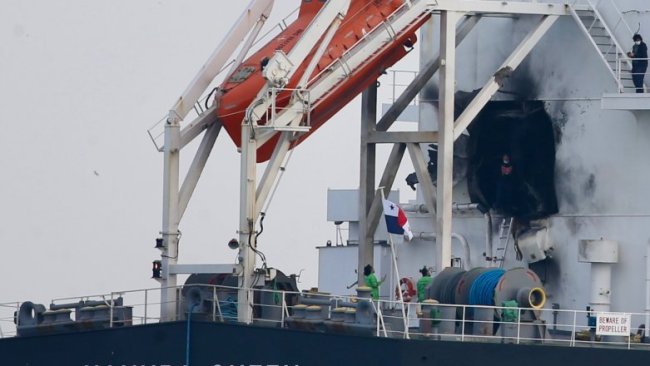 Mariupol Limanı’nda Rus füzelerinin isabet ettiği Dominik bandıralı gemi battı