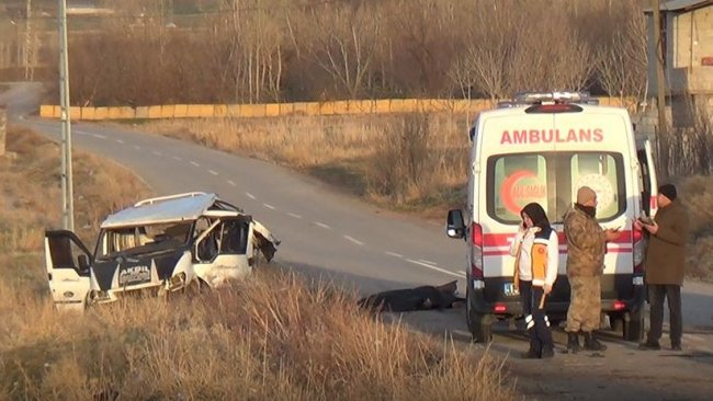 Bitlis'te feci kaza: Kaçak göçmenleri taşıyan minibüs takla attı, çok sayıda ölü ve yaralılar var