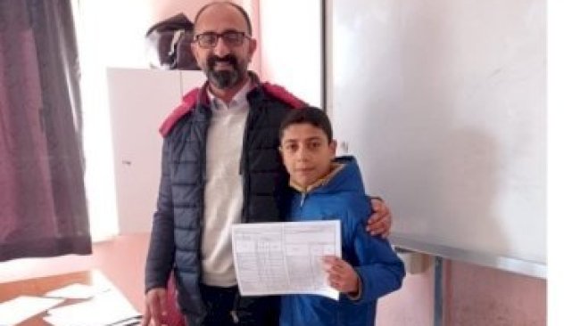 Öğrencilerle Kürtçe konuşan öğretmene sürgün cezası