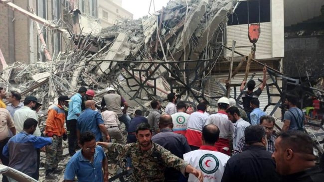 İran'da 10 katlı bina çöktü: En az 4 ölü, 80 kişi enkazda mahsur