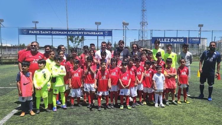 PSG, Diyarbakır’da futbol akademisi açtı
