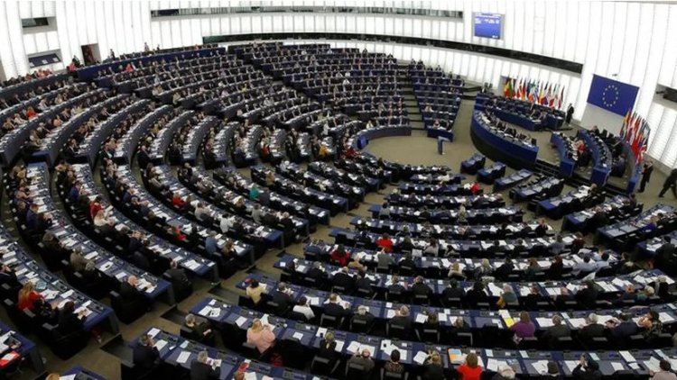 Avrupa Parlamentosu, Türkiye'nin AB üyelik hedefinin askıya alınması çağrısında bulundu.