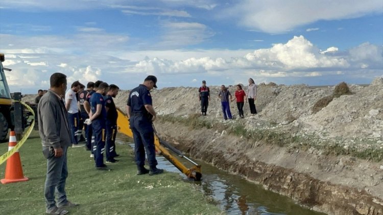 Ağrı'da su birikintisine giren çocuk boğularak hayatını kaybetti