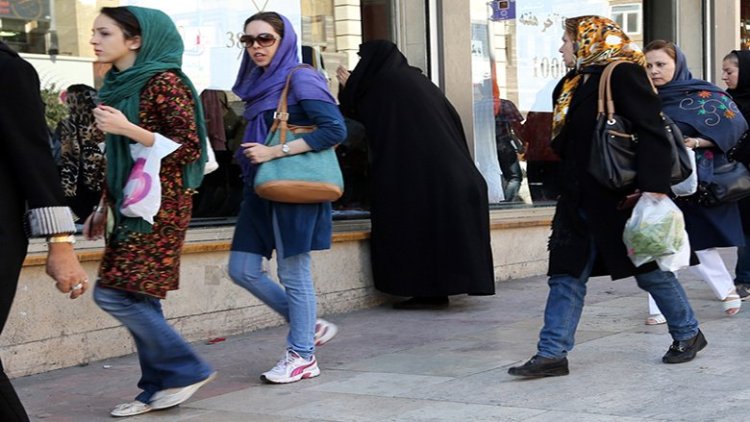 İran rejimi Sine’de kadınları denetlemek için özel birim oluşturdu