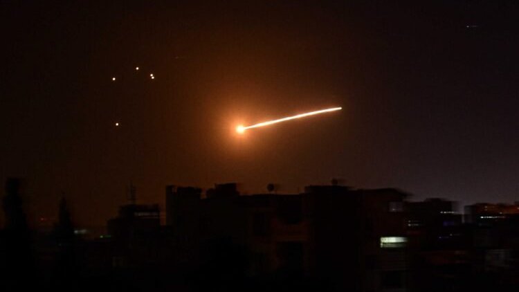 İsrail Füzeleri Suriye'yi Vurdu