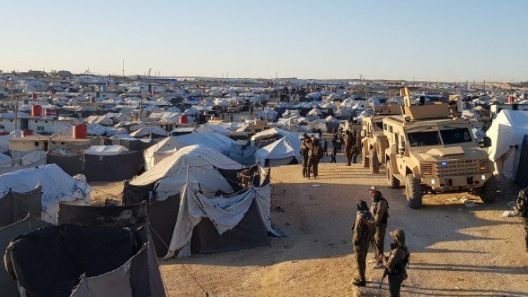 Fransa Rojava'daki kamplardan 51 kadın ve çocuğu geri aldı