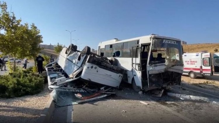 Antep'te işçi servisleri çarpıştı: 22 yaralı