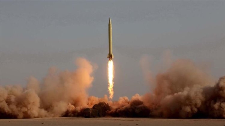 İran, Suriye’de orta menzilli füzeleri test etti