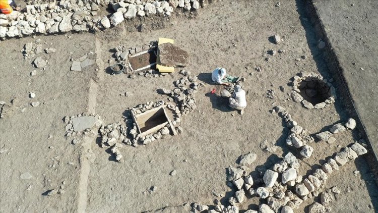 Uygarlık tarihine ışık tutan Çayönü'nde sandık tipi üç yeni mezar bulundu