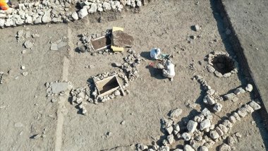 Uygarlık tarihine ışık tutan Çayönü'nde sandık tipi üç yeni mezar bulundu