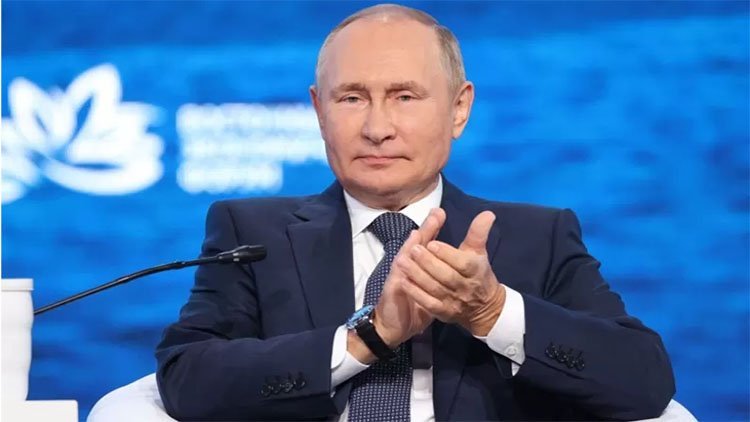 Putin: Batı'nın Rusya'ya yönelik yaptırımları dünya ekonomisi için en büyük tehdit