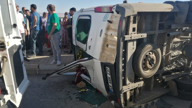 Muş'ta işçileri taşıyan minibüs devrildi: Çok sayıda yaralı