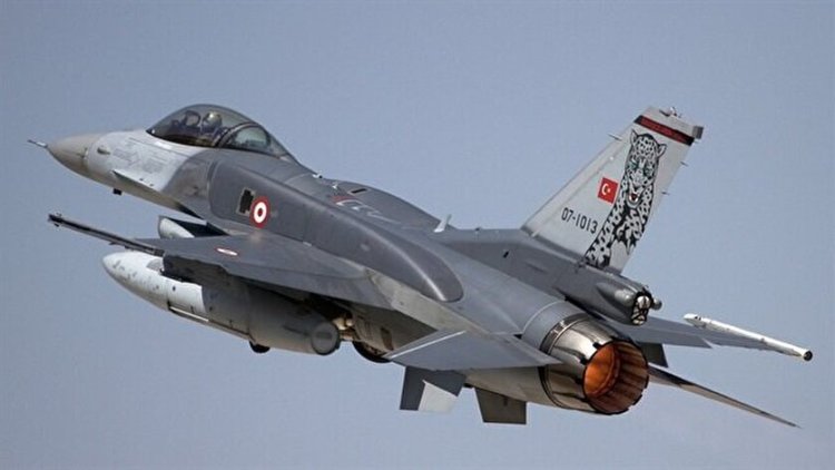 Yunanistan Basını: Türk F-16 jetleri Yunan adacıkları üzerinde uçuş yaptı