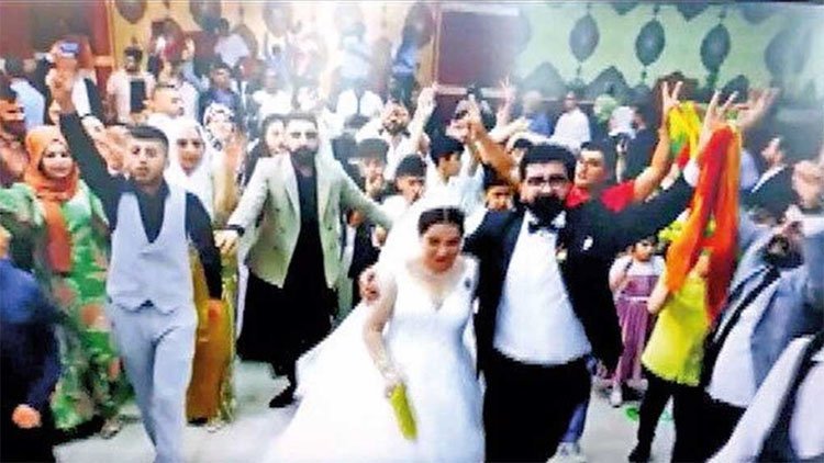 Düğünde sarı, kırmızı, yeşil şal taktıkları gerekçesiyle tutuklanan 10 kişiye tahliye