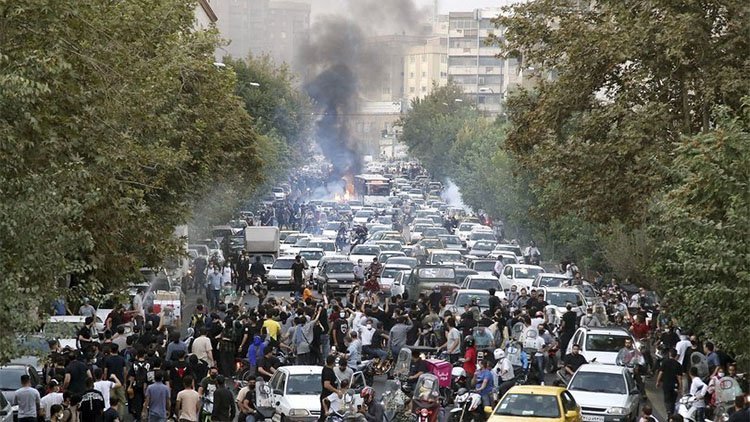 İran’daki protestolar reform sürecini beraberinde getirir mi?