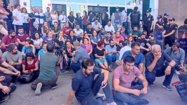 Diyarbakır'da yemek boykotu yapan sağlıkçılara silahlı saldırı