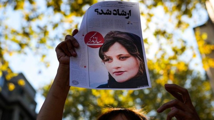 İran, 'Jina Emini' protestoları nedeniyle İngiltere’ye nota verdi