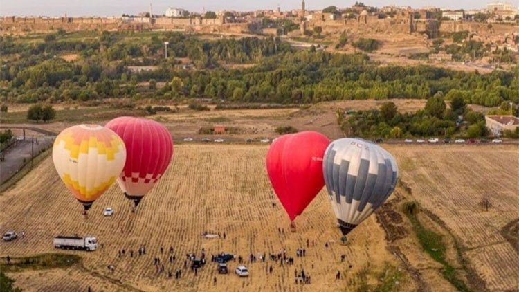 Diyarbakır Sur Kültür Yolu Festivali: Balonlar uçamadı