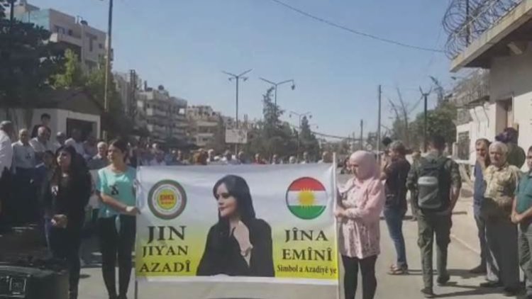 Qamışlo'da Jina Emini için protesto düzenlendi
