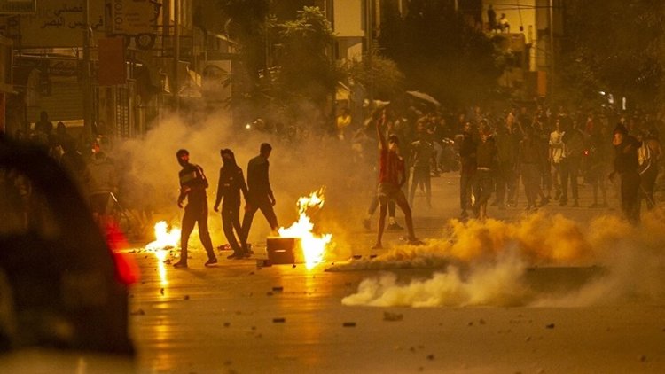 İran'dan sonra Tunus: Sokaklar karıştı, protestolar büyüyor!
