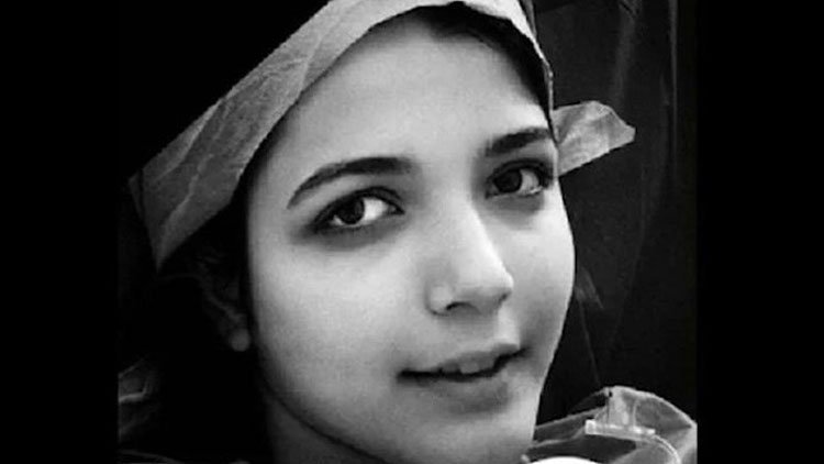  İranlı kız öğrenci rejim yanlısı marşı söylemeyi reddettiği için dövülerek öldürüldü