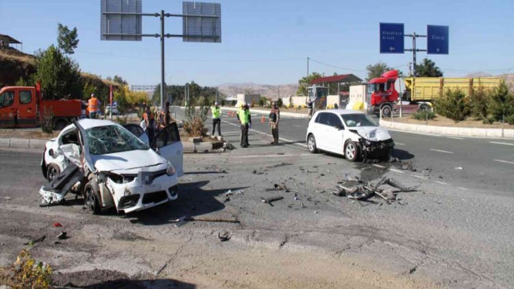 Elazığ'da feci kaza:7 yaralı