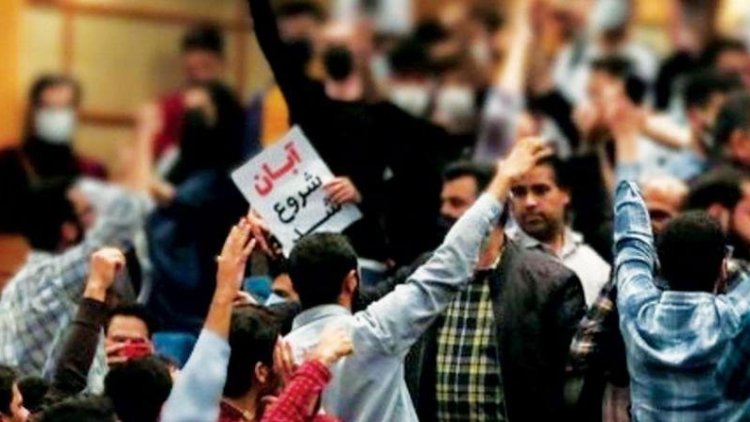 İran güçleri, Hamaney'in posterini yırtan 21 yaşındaki eylemciyi öldürdü