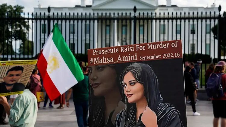 İran,Jina Emini'nin ailesini ev hapsine aldı