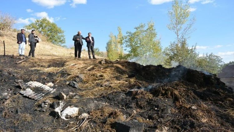 Hakkari'de ot ve saman yangını: 13 ton saman kül oldu