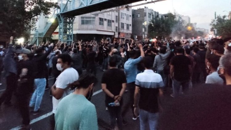 Rojhilat ve İran'da gösteriler tüm hızıyla sürüyor