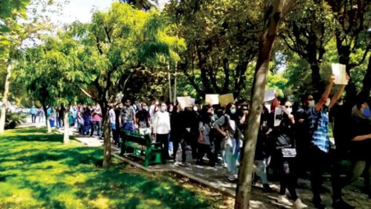 İran ve Rojhilat'taki üniversitelerde 'Jina Emini' protestoları sürüyor