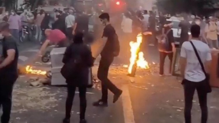 Rojhilat ve İran’da protestolar: Biri yarbay 3 güvenlik görevlisi öldürüldü