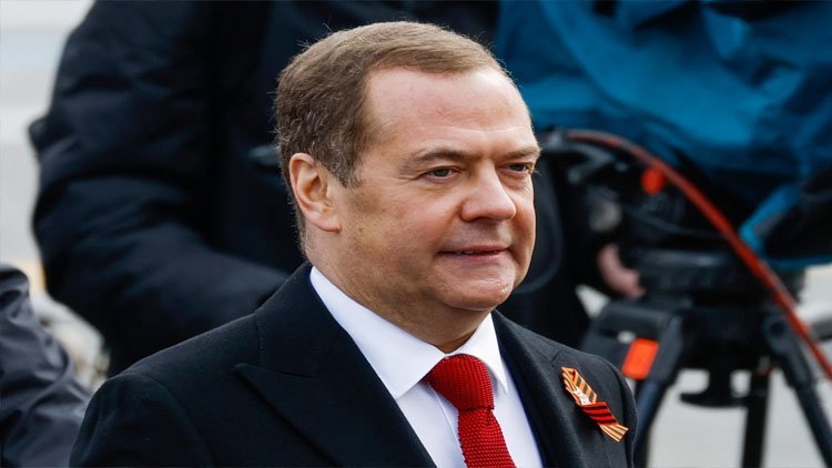  Medvedev: ABD, diğer dostları gibi Ukrayna'yı da er ya da geç bir kenara atacak