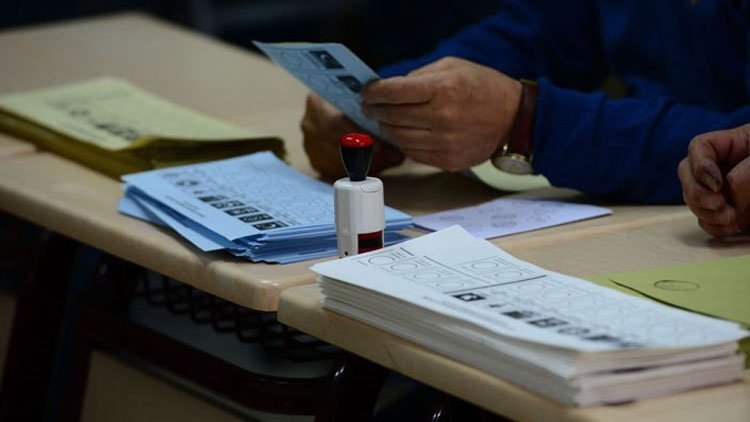 Türkiye: Seçim öncesi 4 partiden ittifak arayışı