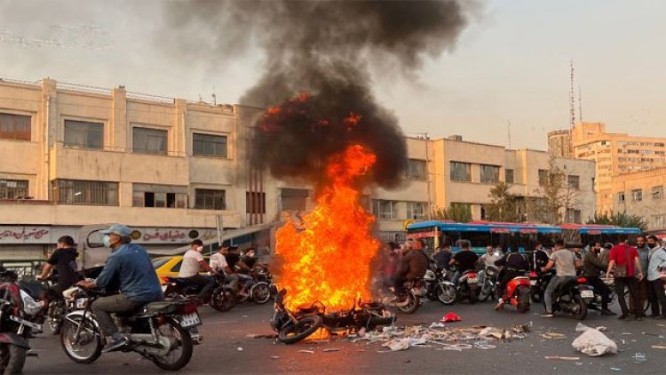 İran Devrim Muhafızları Ordusu komutanı: Gösterilerde 300’den fazla kişi öldürüldü