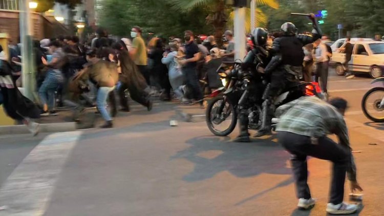 İran'dan sızdırılan belgeler: Göstericiler ordu ve polis korkusunu kaybetti