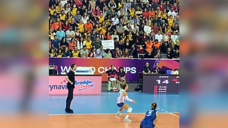 Antalya'da dünya şampiyonasının final maçında İran protestosu 