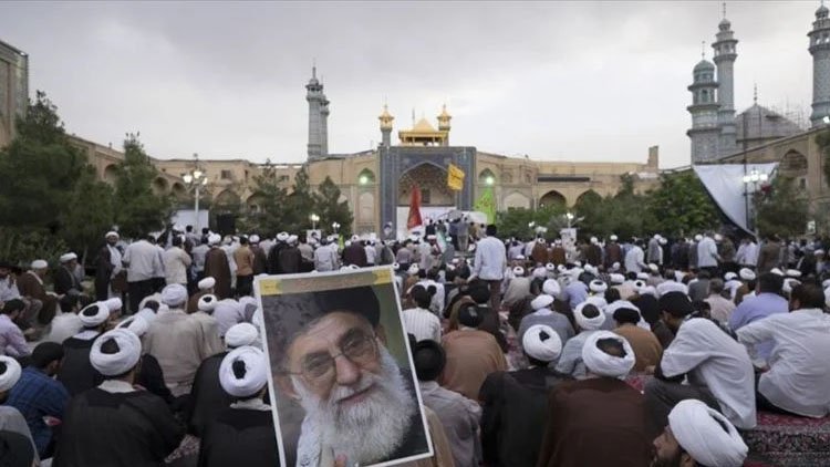 İran'da din adamlarına saldırı: 4 kişi yaralandı