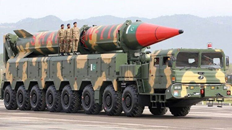 Pakistan'dan Hindistan'a tehdit: Atom bombasını kullanmaktan çekinmeyiz