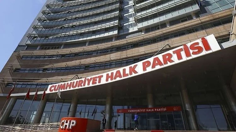 CHP’de 40 il 39 ilçe başkanı milletvekilliği için istifa etti