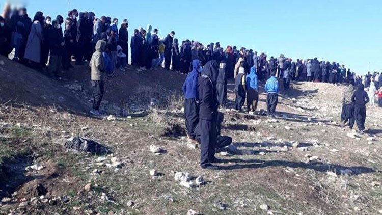 İran anma için mezarlıkta toplanan Kürt göstericilere ateş açtı