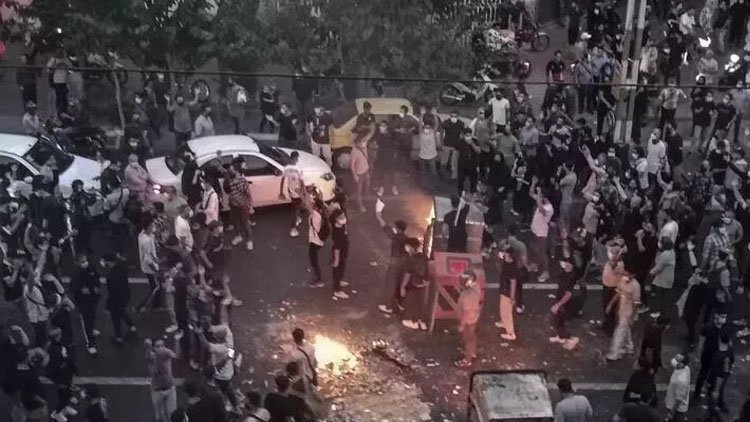 IHR: İran’da ölen protestocu sayısı 481’e yükseldi