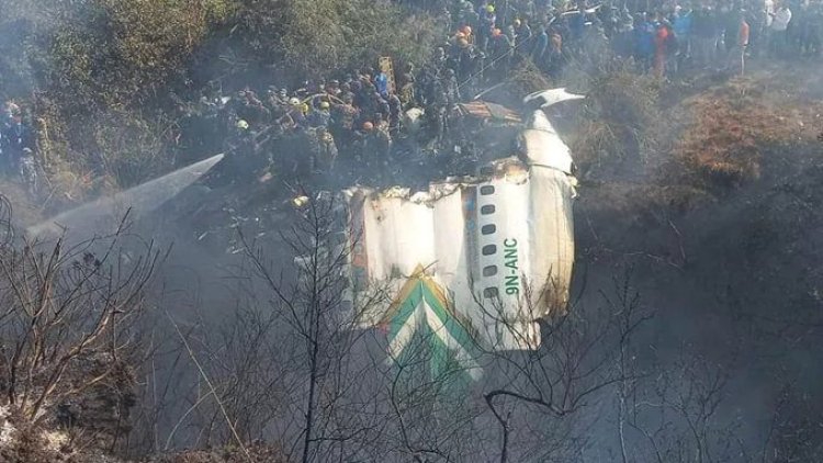Nepal'de yolcu uçağı düştü: Çok sayıda ölü var