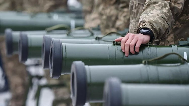 New York Times: Pentagon, İsrail'de depoladığı silahlarını Ukrayna'ya gönderiyor
