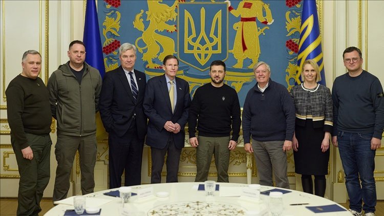 ABD'li senatörlerden Kiev ziyareti