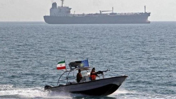 İran, Basra Körfezi'nde 'kaçak akaryakıt' taşıyan bir gemiye el koydu