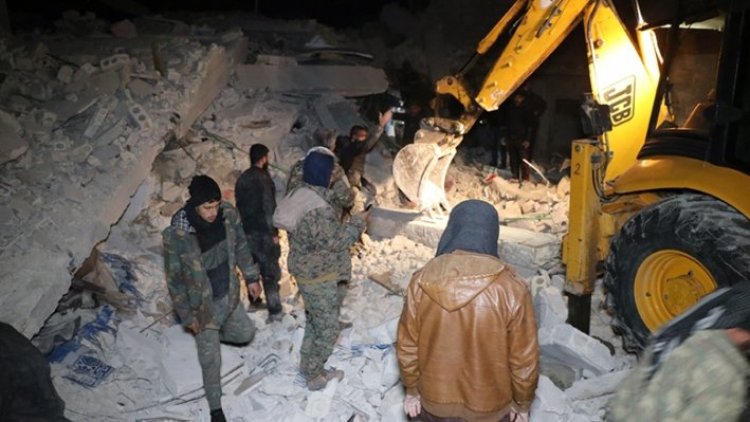 Kürt mahallesinde 5 katlı bina çöktü: Onlarca kişi enkaz altında