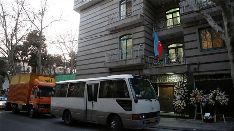 Azerbaycan Tahran Büyükelçiliği'ni tahliye etti