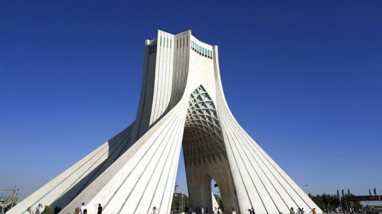 İran: Azadi Kulesi önünde dans eden çifte 10'ar yıl hapis cezası